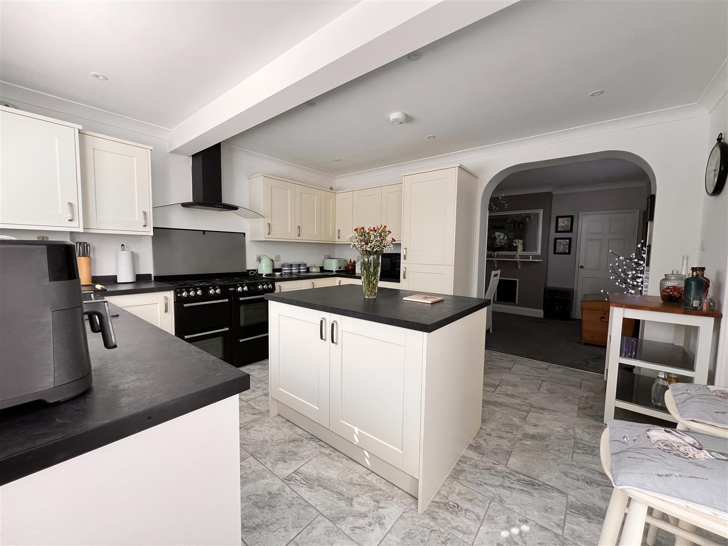 Kitchen: